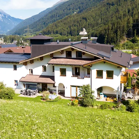 Garni Feuerstein Bed and breakfast 4*